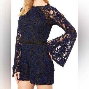 Cupcakes & Cashmere Cally Chenille Lace Bell Sleeve Romper in Moon Shadow Size 8